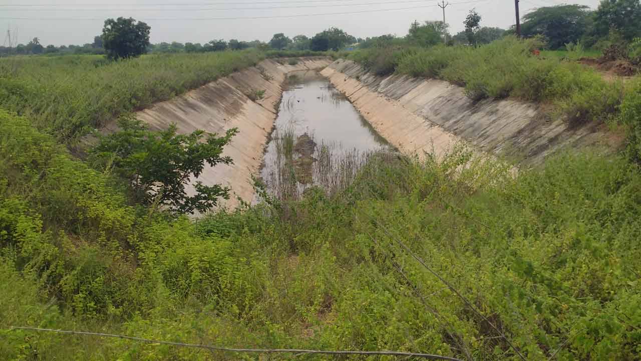 నీళ్ల కోసం నిరీక్షణ