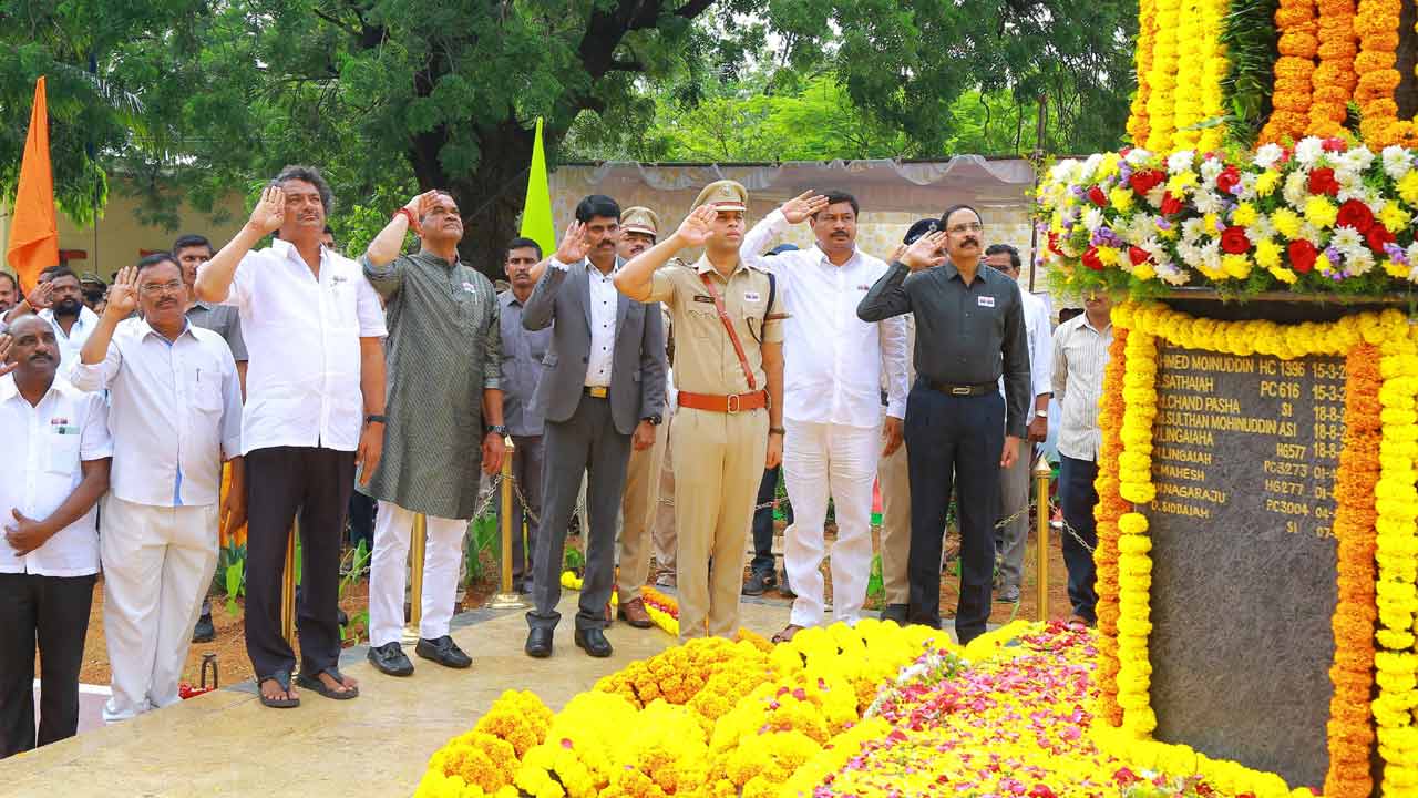 శాంతియుత సమాజంలో పోలీసుల పాత్ర ఎనలేనిది