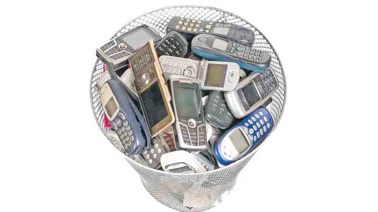 పాత ఫోన్లు అమ్మితే.. కొత్త చిక్కులు తప్పవు