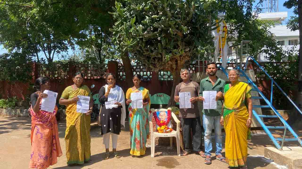 పది నెలలైనా పింఛన్‌ ఇవ్వట్లేదు ‘బాపూ’..