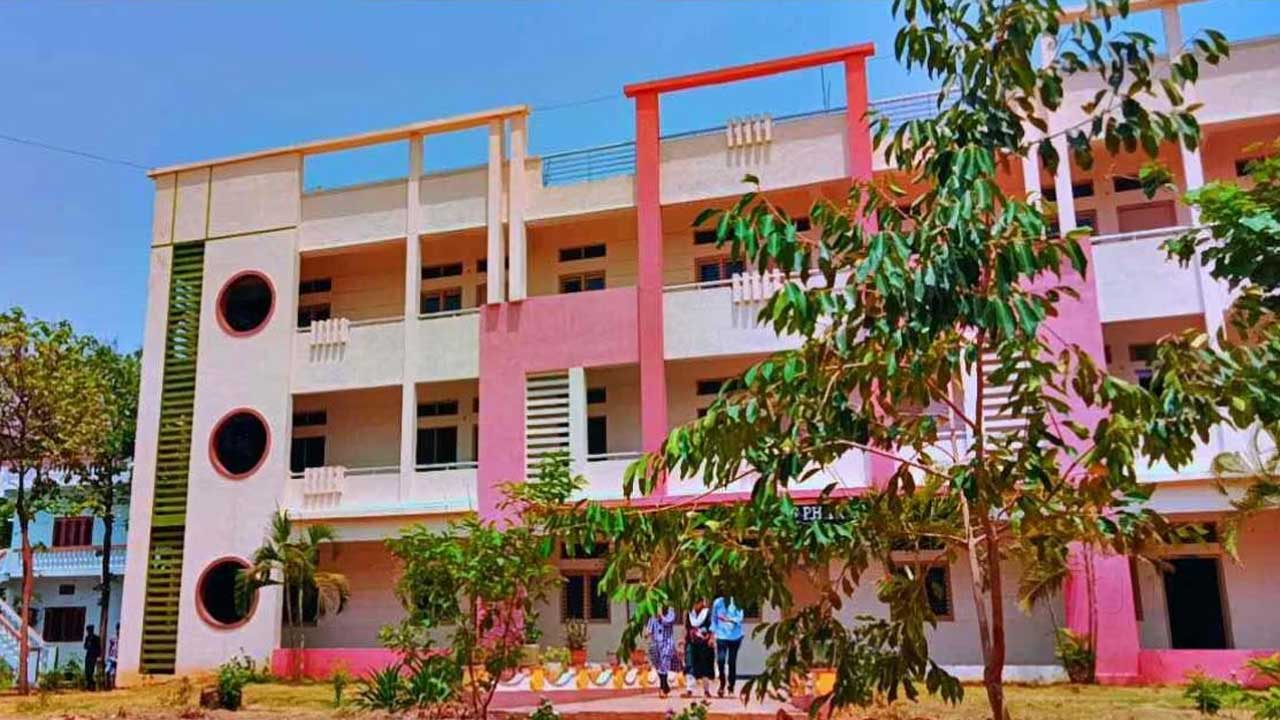 Fee Reimbursement | ఫీజు రీయింబర్స్‌మెంట్‌ బకాయిలు.. నేటి నుంచి ఫార్మసీ కాలేజీల బంద్‌