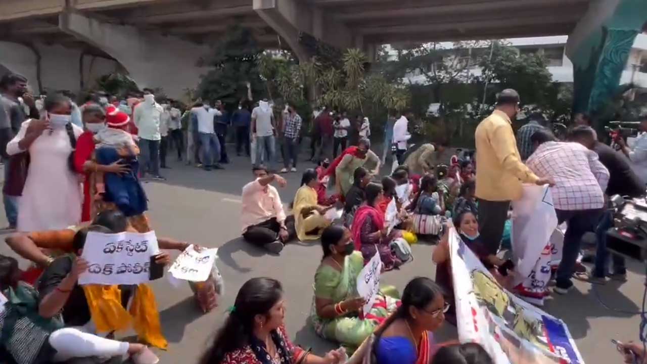 Telangana | మా బాధలను అర్ధం చేసుకోండి.. సచివాలయాన్ని ముట్టడించిన బెటాలియన్‌ పోలీస్‌ కుటుంబాలు