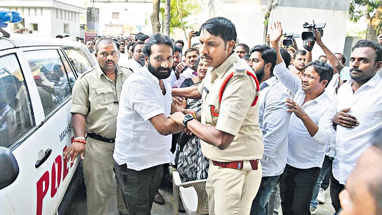 అచ్చంపేట కోర్టుకు శ్రీకాంత్‌గౌడ్‌