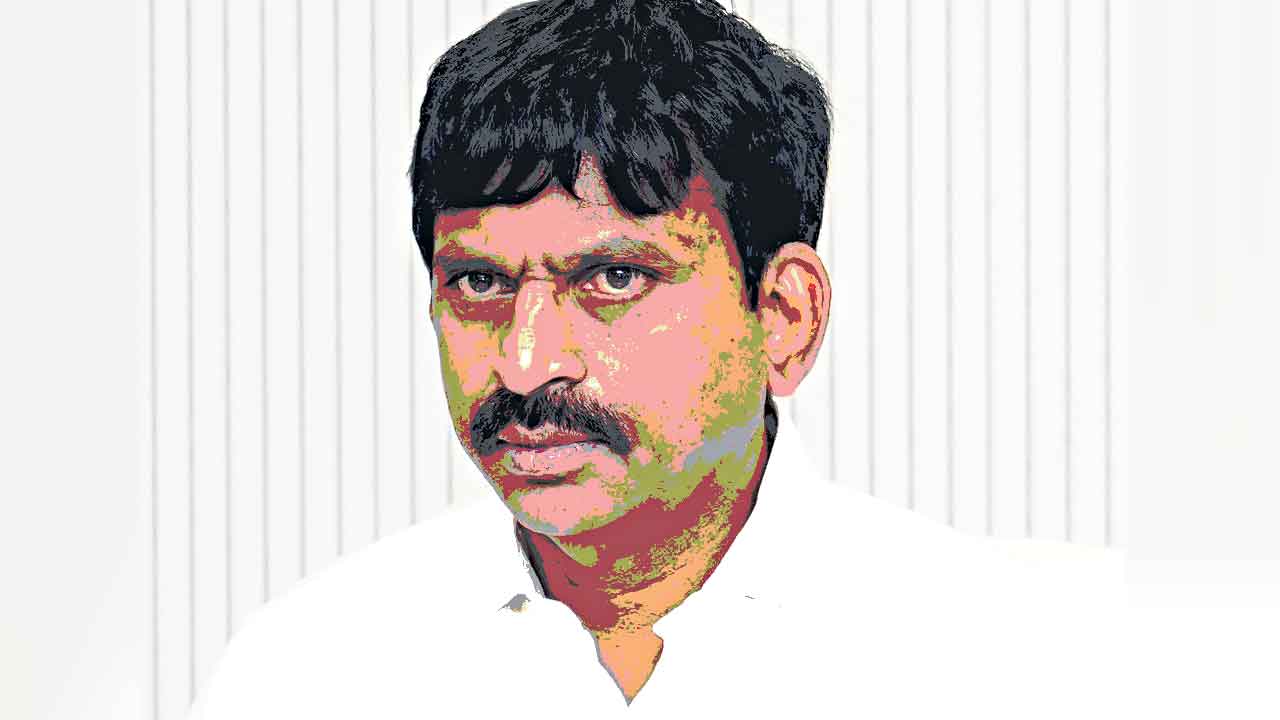 Ponguleti Srinivas Reddy | సొంతవారే కొంపముంచారా.. పొంగులేటికి కాంగ్రెస్‌లోనే ఇంటిపోరు?