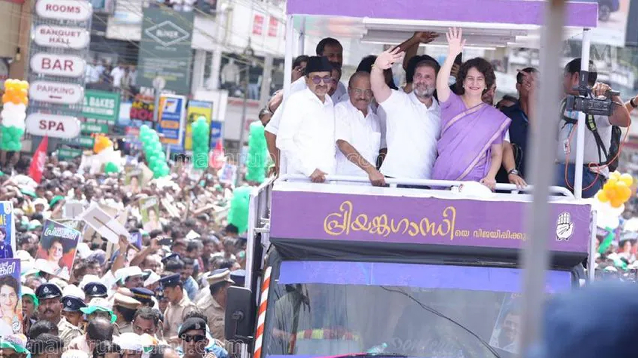 Priyanka Gandhi | నామినేషన్కు ముందు వాయనాడ్లో ప్రియాంకాగాంధీ రోడ్ షో.. Video