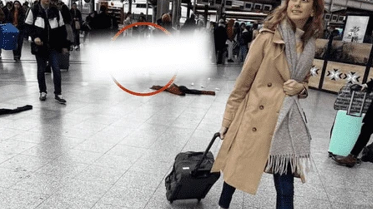 Viral photo | ఎయిర్‌పోర్టులో అందరూ చూస్తుండగానే బట్టలన్నీ విప్పిపారేసి మల విసర్జన..!