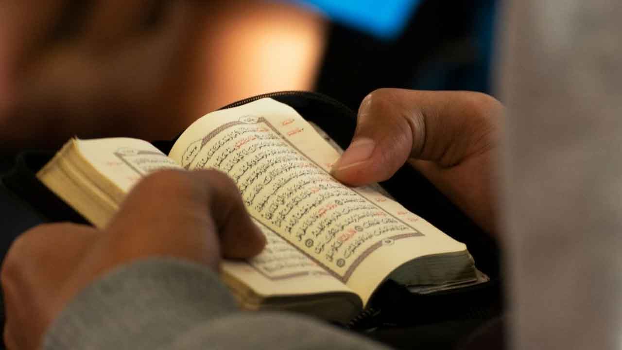 ఖురాన్‌ను బిగ్గరగా పఠించడమూ నేరమే