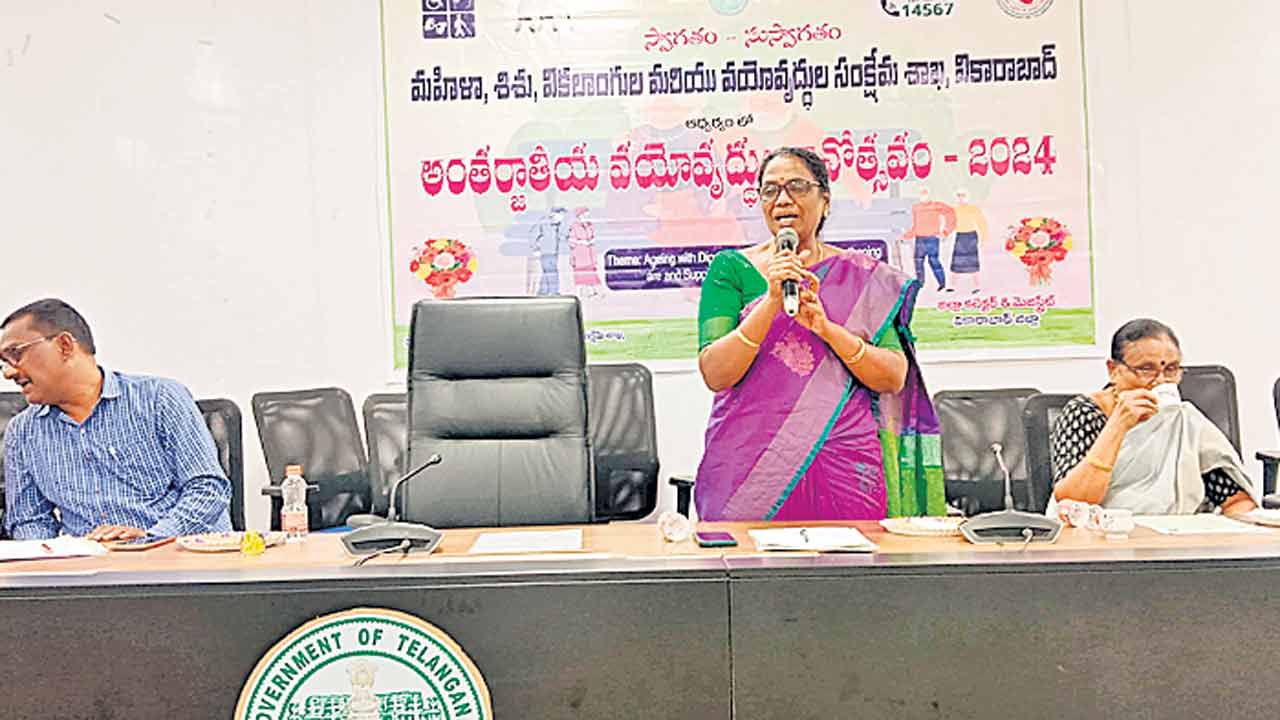 వయోవృద్ధులను అందరూ గౌరవించాలి