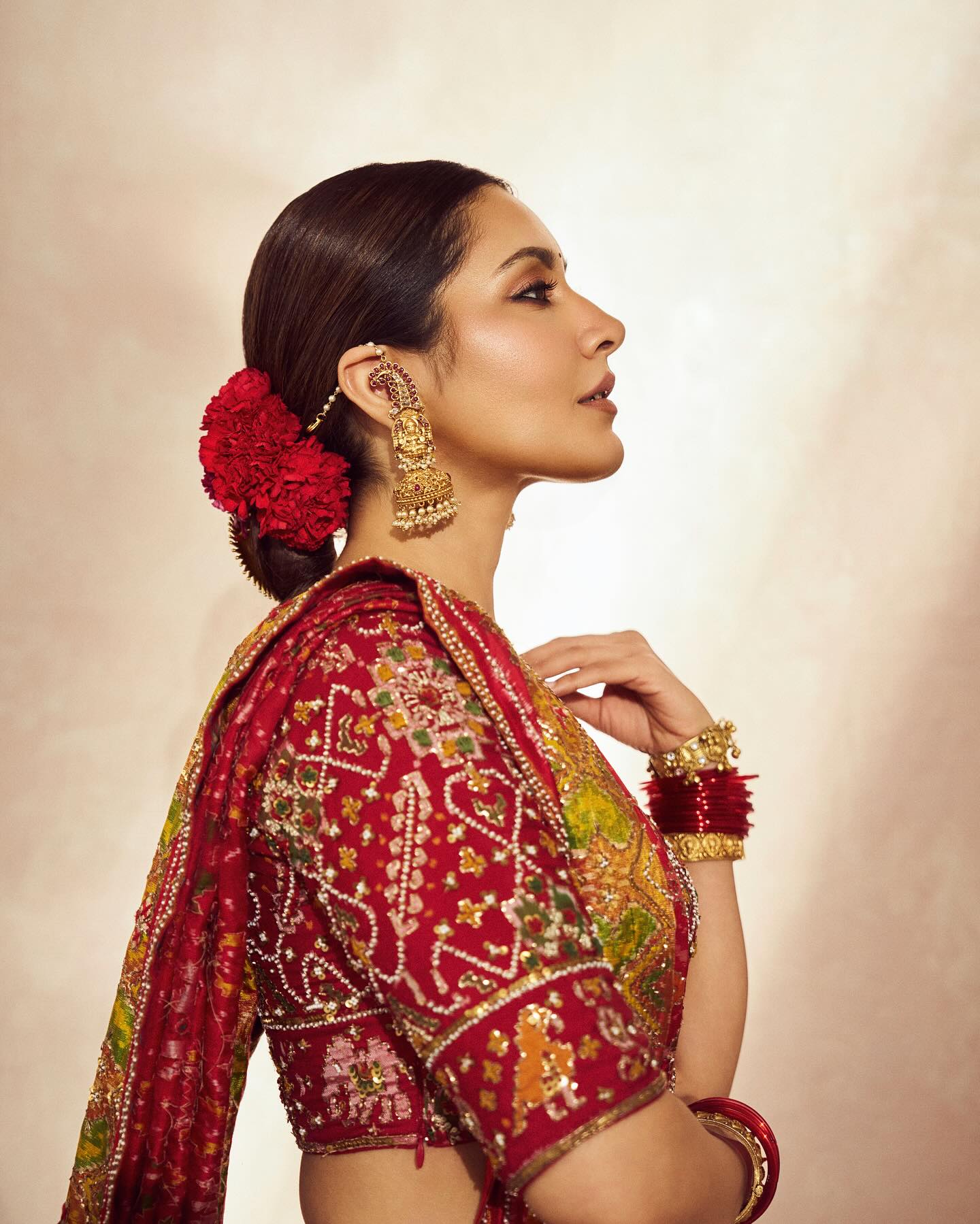 Raashii Khanna (18)