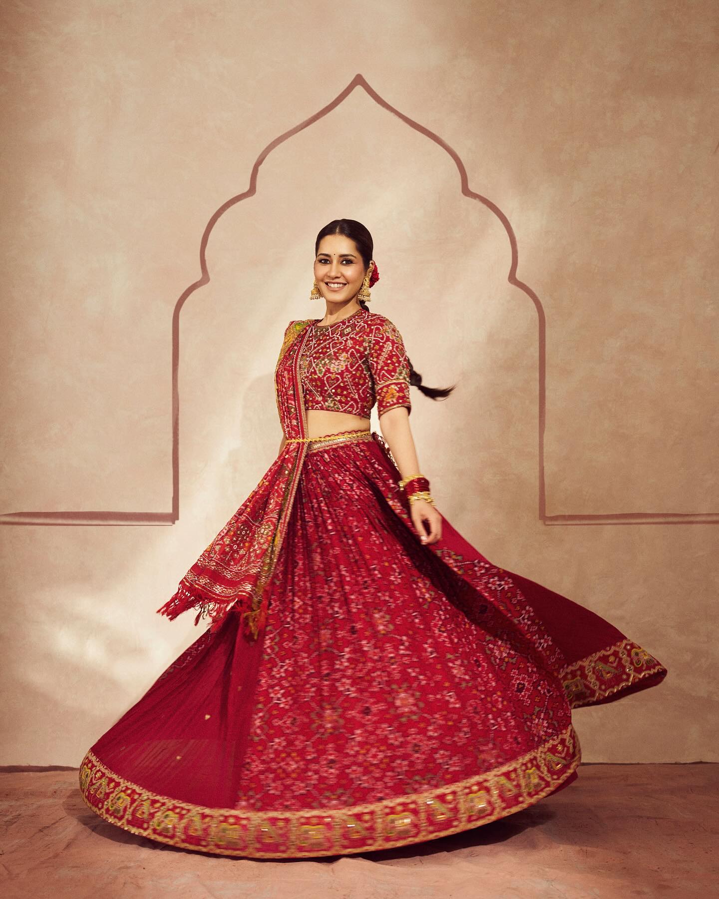Raashii Khanna (22)