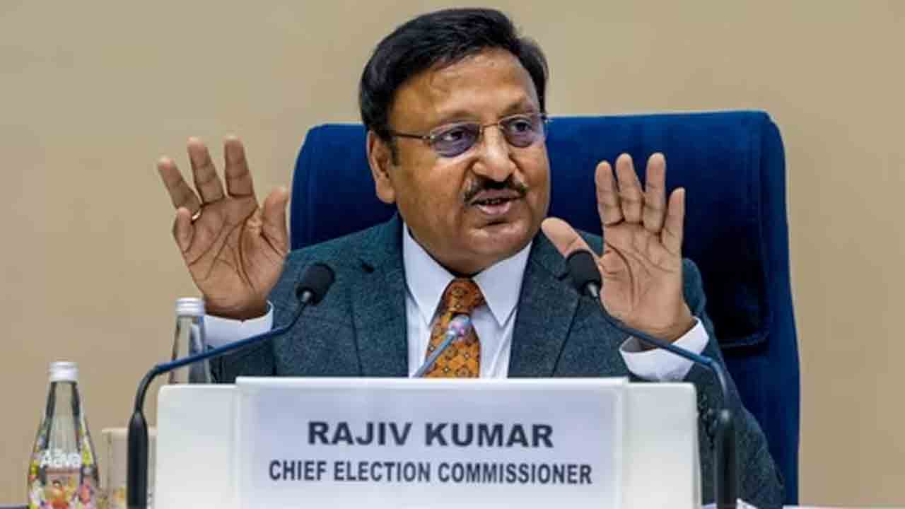 Rajiv Kumar | హెలికాప్టర్‌ ఎమర్జెన్సీ ల్యాండింగ్‌.. చీఫ్‌ ఎలక్షన్‌ కమిషనర్‌కు తప్పిన పెను ప్రమాదం