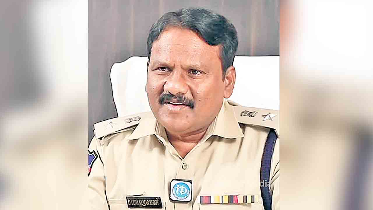 పటాకుల దుకాణాలకు అనుమతి తప్పనిసరి