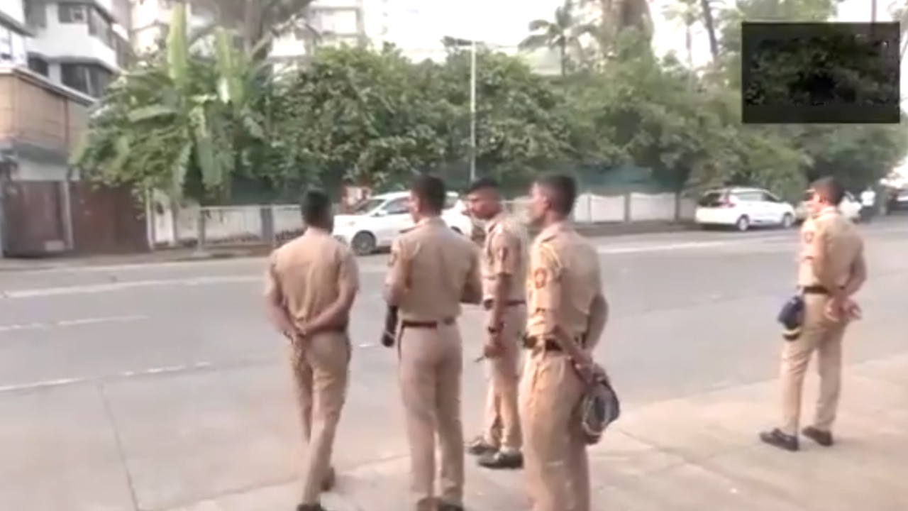 Salman Khan | చంపేస్తామంటూ బెదిరింపు సందేశం.. సల్మాన్‌ ఖాన్‌ ఇంటి దగ్గర భద్రత పటిష్టం.. Video