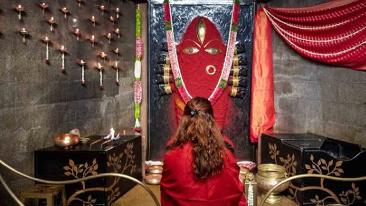 Samantha | దేవీ నవరాత్రి పూజల్లో పాల్గొన్న సమంత.. ఫొటోలు వైరల్‌