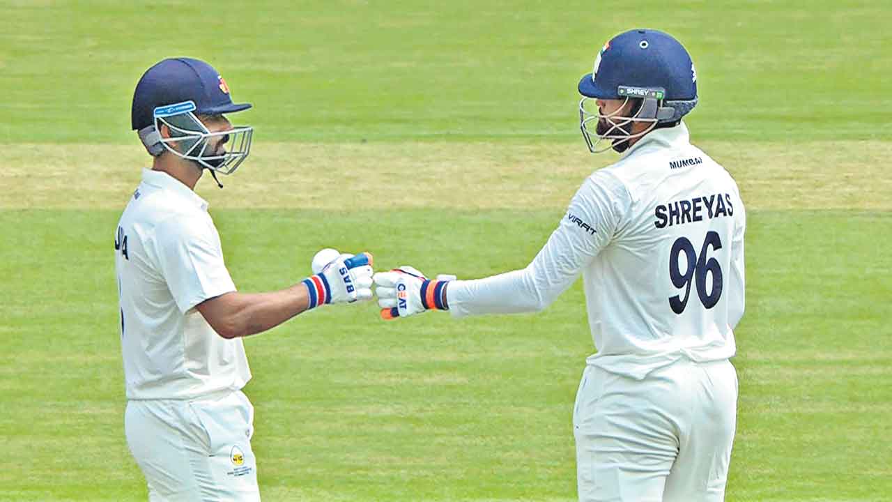 రాణించిన రహానే, సర్ఫరాజ్‌