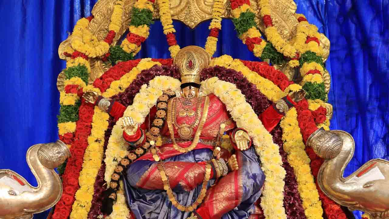 గజలక్ష్మి అవతారంలో అమ్మవారు