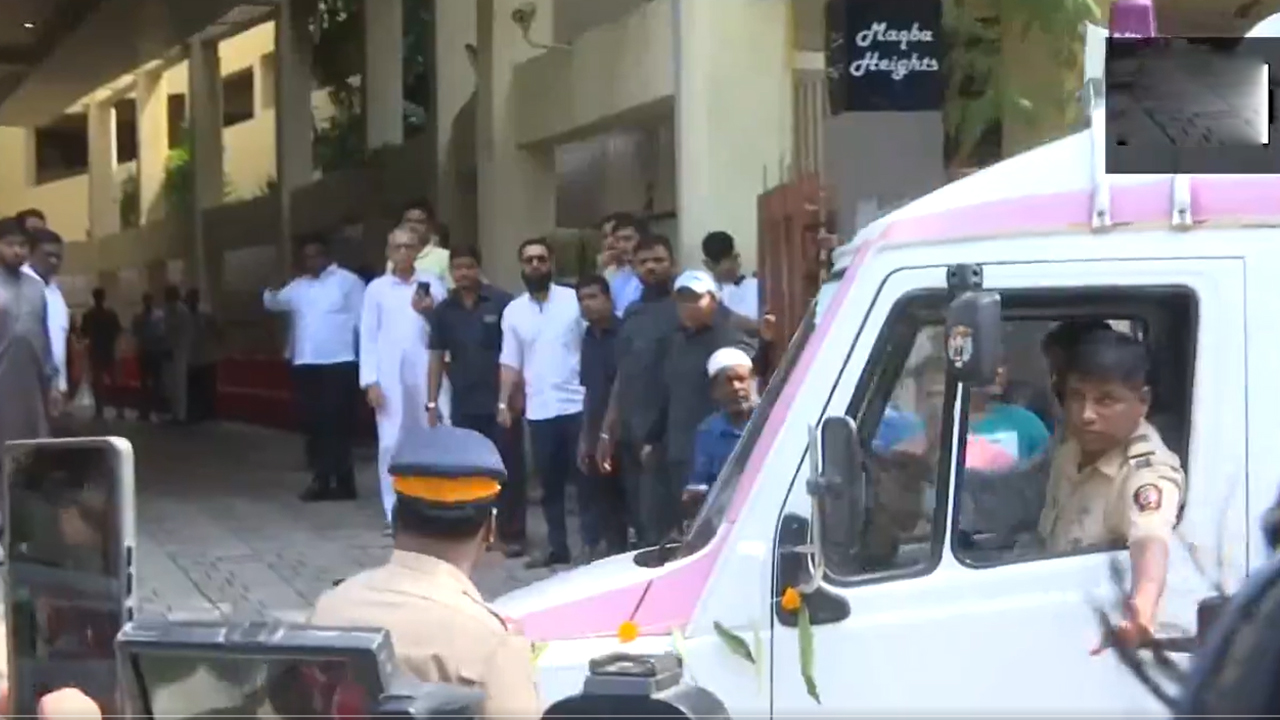 Baba Siddique | బాంద్రాలోని తన నివాసానికి బాబా సిద్ధిఖీ మృతదేహం.. Video