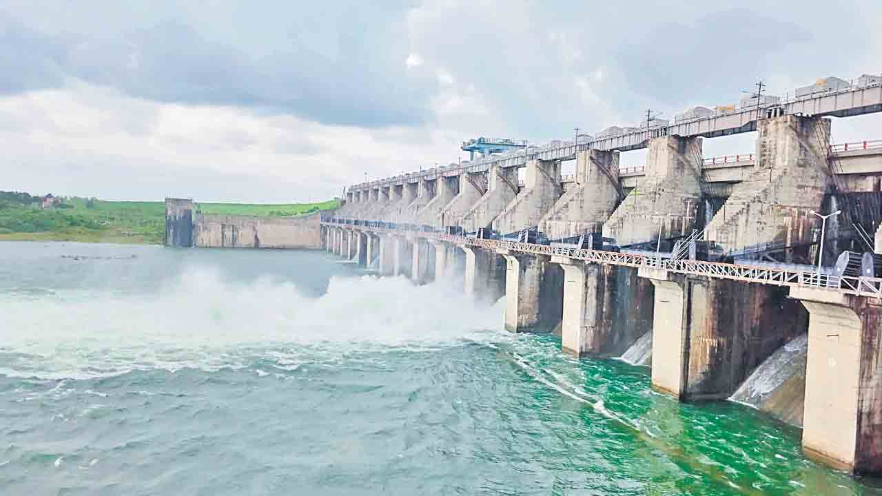 సింగూరు ప్రాజెక్టుకు పెరిగిన వరద