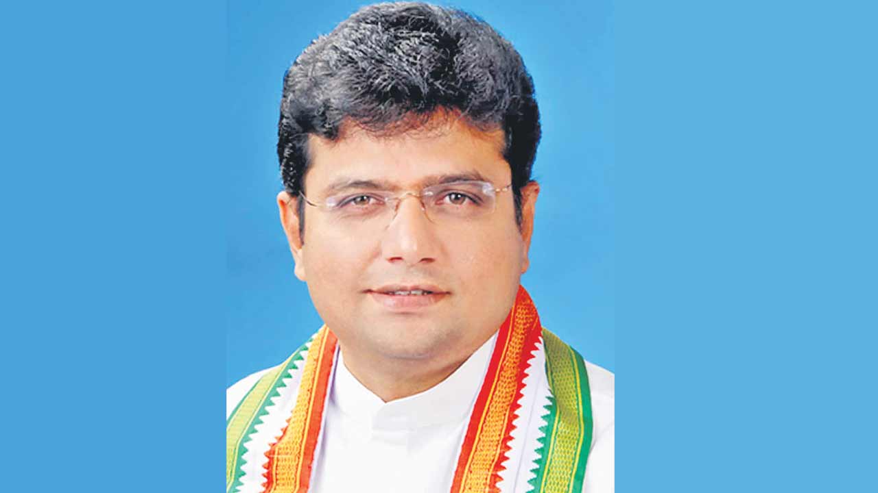 కొలువు ఇవ్వాలని నేనంట.. మీరు కుదరదనాలె!