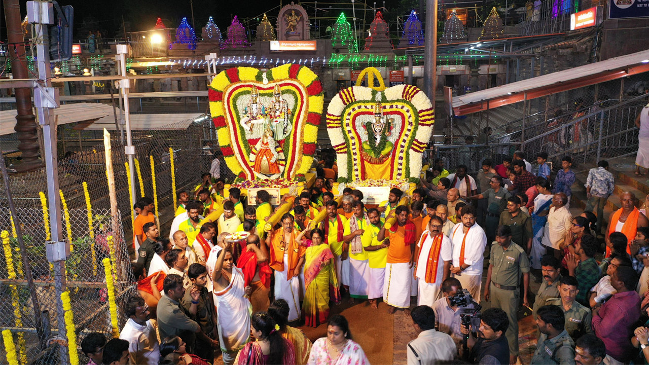 Srisailam | కాత్యాయనీ శ్రీశైల భ్రామరీ దర్శనం.. పుష్ప పల్లకీలో విహరించిన ఆదిదంపతులు