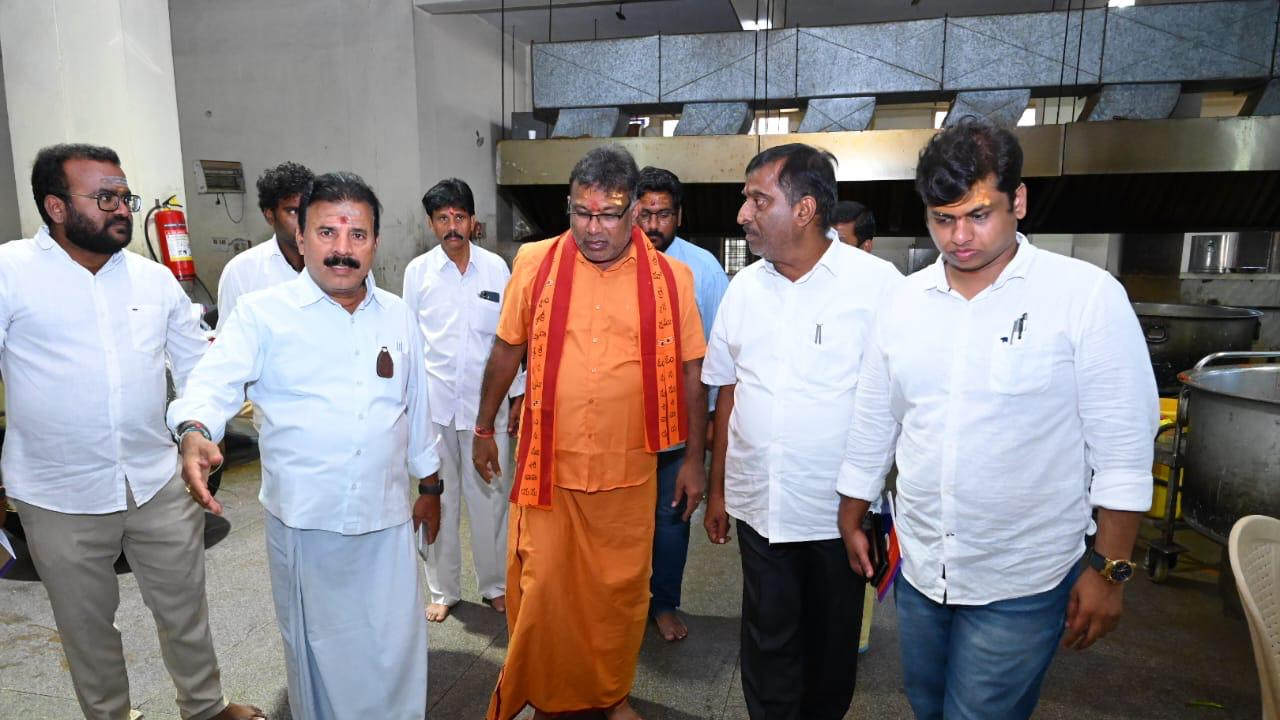 Srisailam Temple | శ్రీశైలంలో కార్తీక మాసోత్సవాలు.. ఏర్పాట్లను పరిశీలించిన ఈవో