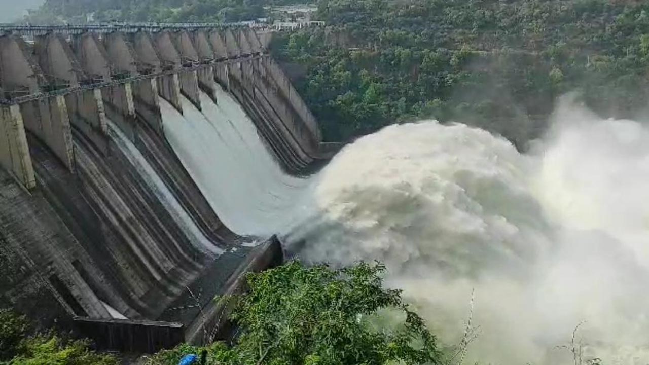 Srisalam Dam | శ్రీశైలం జలాశయానికి వరద.. నాలుగు గేట్లు ఎత్తి సాగర్‌కు విడుదల