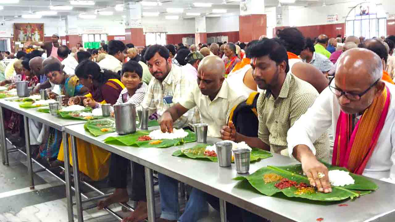 Tirumala | తిరుమల అన్నప్రసాద కేంద్రంలో అడిషనల్ ఈవో ఆకస్మిక తనిఖీలు