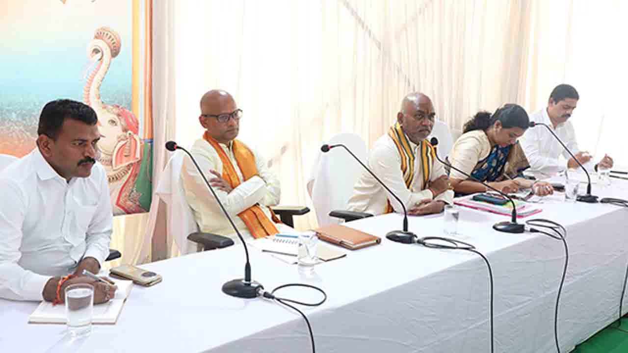 TTD EO | శ్రీవారి గరుడ సేవ విజయవంతం.. భక్తులకు సంతృప్తికర దర్శనం: టీటీడీ ఈవో