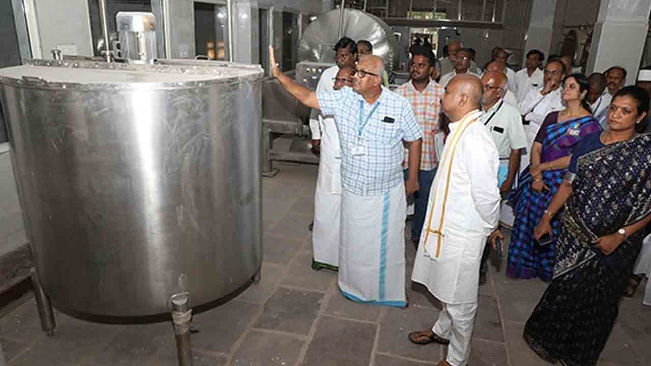 TTD | ఎస్వీ గోశాలను తనిఖీ చేసిన టీటీడీ ఈవో