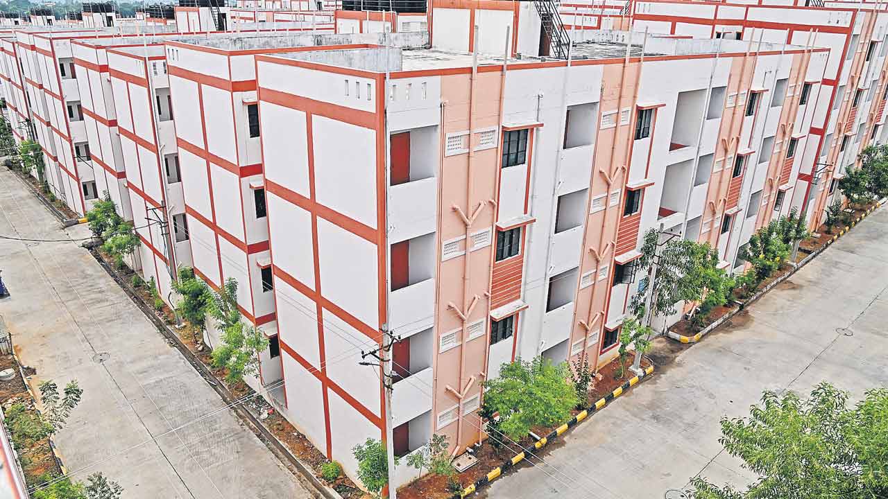 2BHK House | డబుల్‌ ఇండ్లు సమస్యలకు నెలవు.. ఫిర్యాదు చేసినా పట్టించుకోని అధికారులు