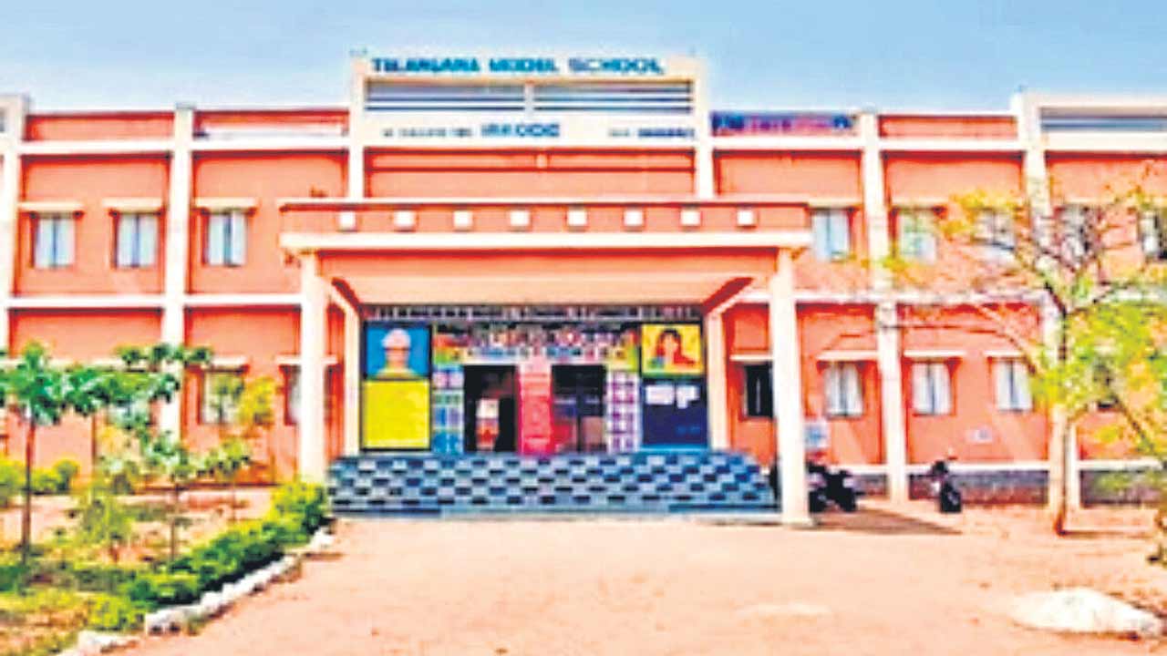 మాడల్‌ స్కూళ్లల్లో వసతుల్లేక