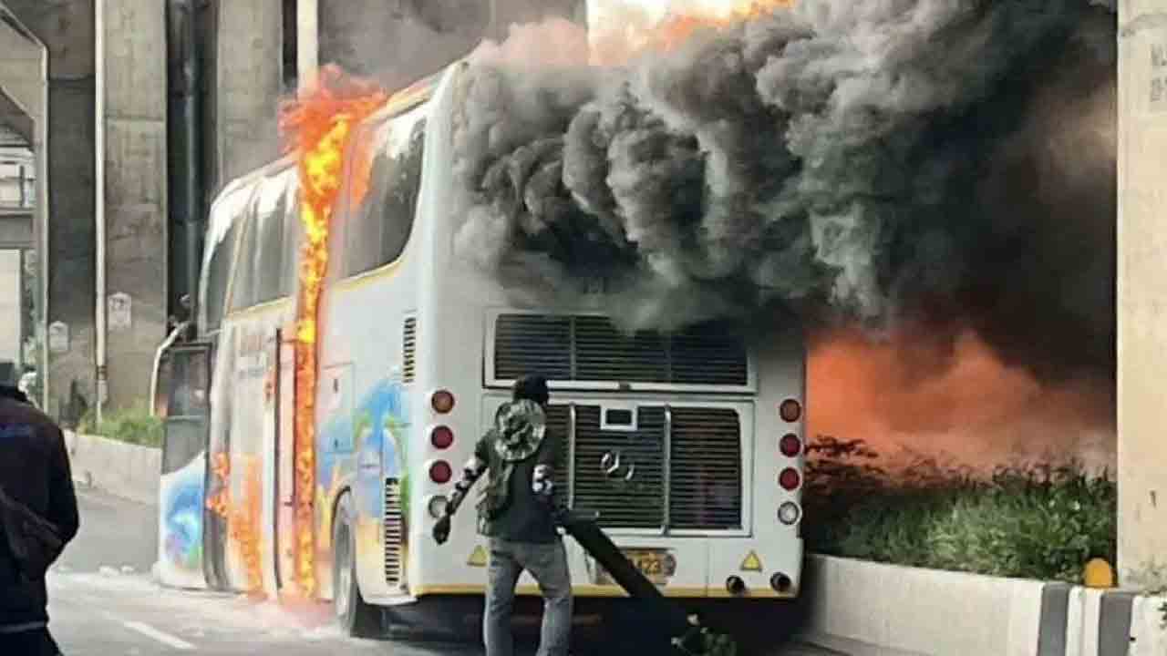 Thailand | థాయ్‌లాండ్‌లో ఘోర ప్రమాదం.. మంటల్లో చిక్కుకున్న స్కూల్‌ బస్సు.. 25 మంది మృతి