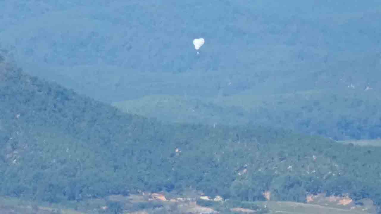 Trash balloons | సియోల్‌లోని అధ్యక్ష కార్యాలయంపై పడిన చెత్త బెలూన్‌