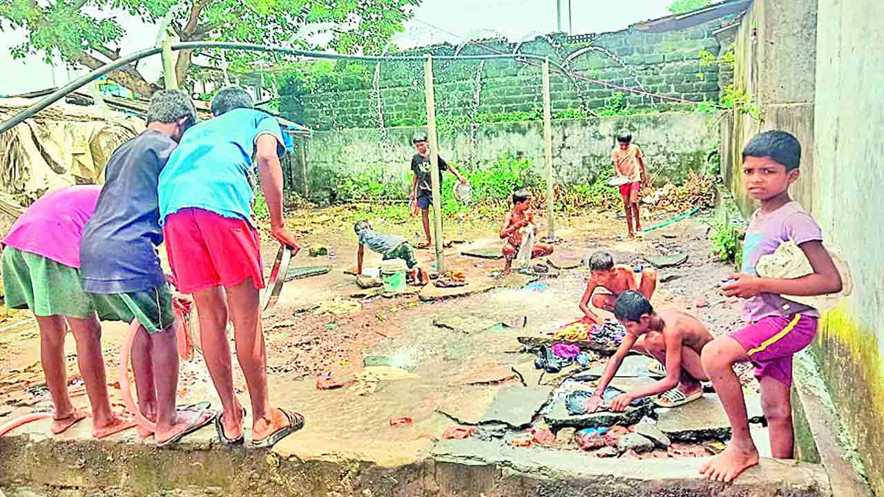 గురుకులం.. సమస్యల నిలయం