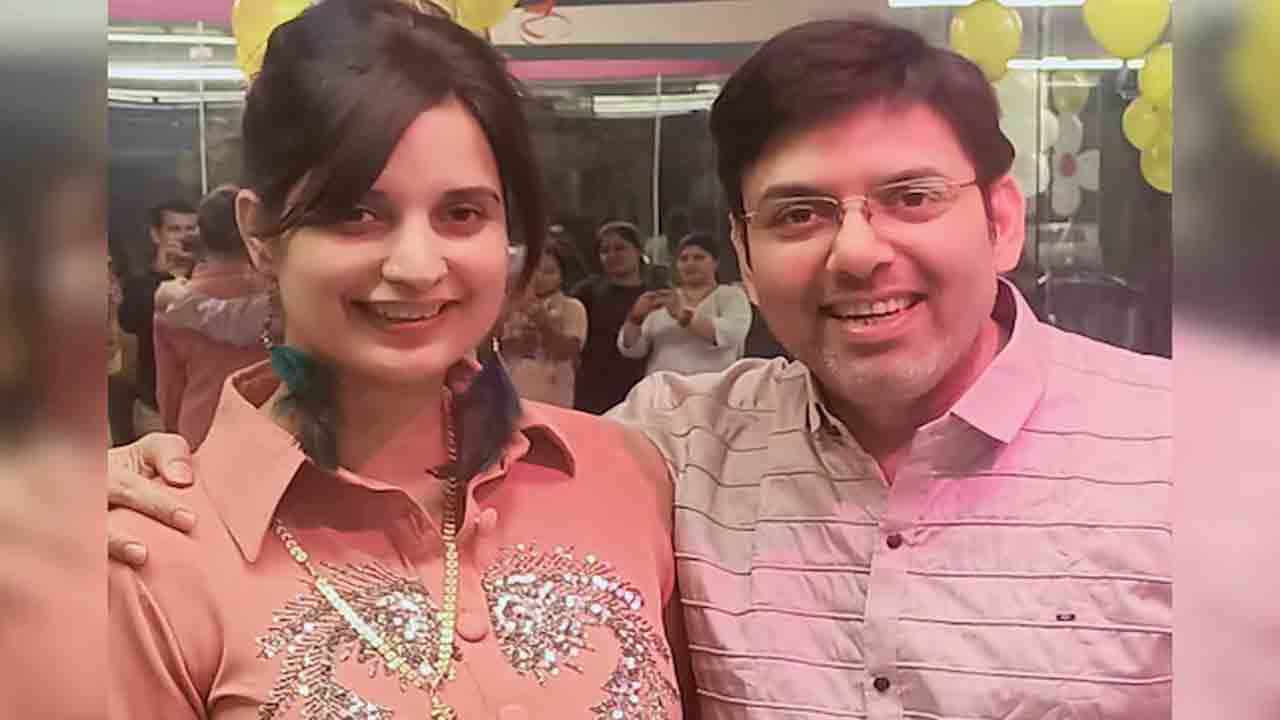 Couple’s Age Reversal Scam | ఇజ్రాయెల్ టైమ్ మెషిన్ ద్వారా యువకులుగా మారుస్తాం.. వృద్ధులను   కోట్లలో మోసగించిన జంట