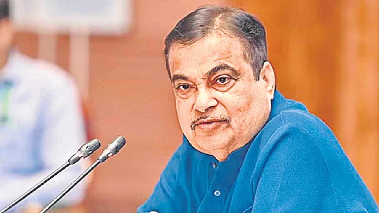 అలాంటి వారి ఫొటోలు తీసి పేపర్‌లో వేయాలి: గడ్కరీ