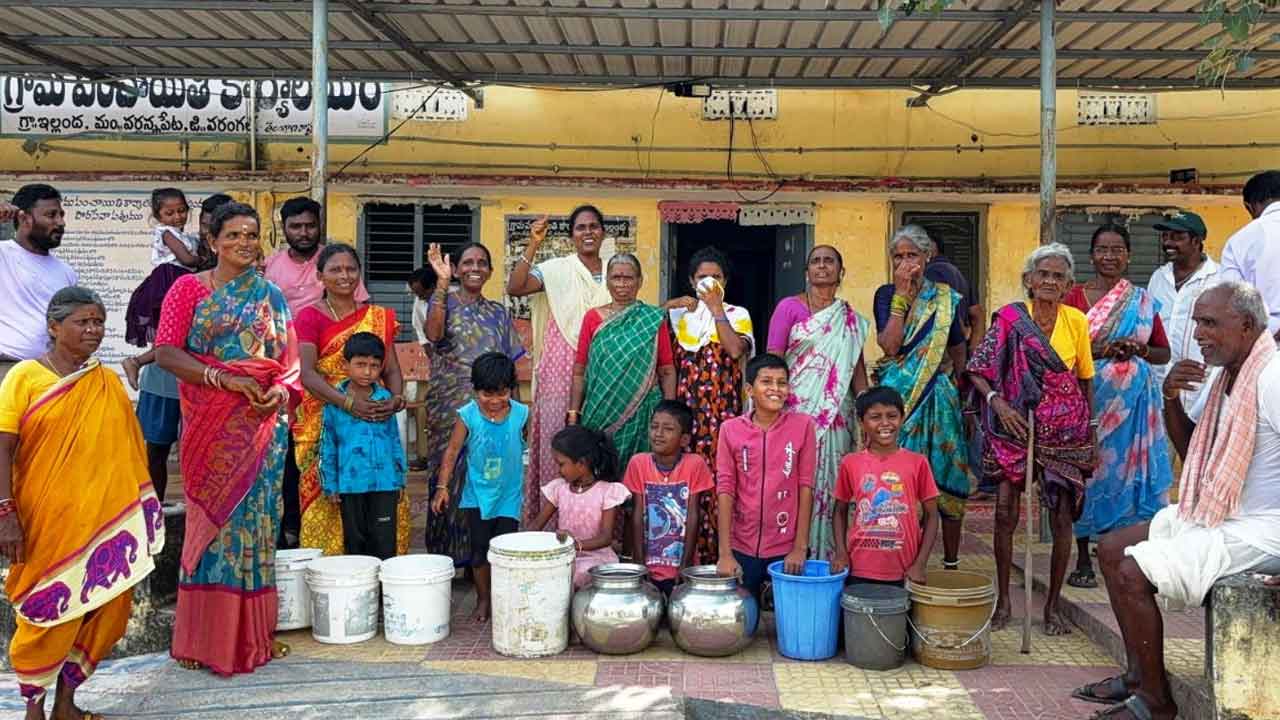 Warangal | పండుగ పూట తాగునీటి కోసం ఖాళీ బిందెలతో మహిళల ఆందోళన