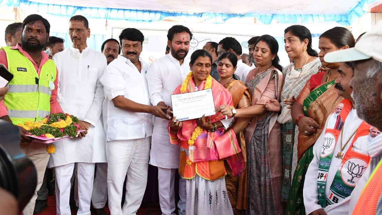 MLA Talasani | పారిశుధ్య కార్మికుల సేవలు వెలకట్టలేనివని : ఎమ్మెల్యే తలసాని