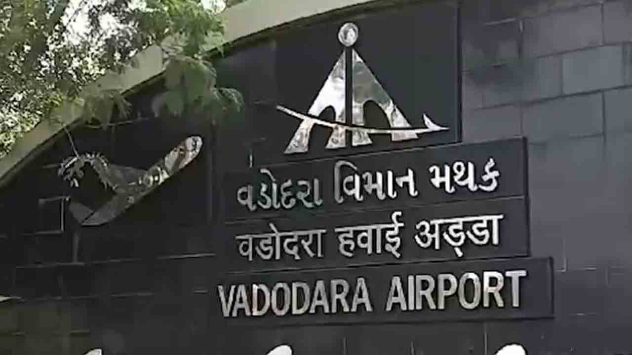 Bomb Threats | వడోదర, రాజ్‌కోట్‌ ఎయిర్‌పోర్ట్స్‌కు బాంబు బెదిరింపులు