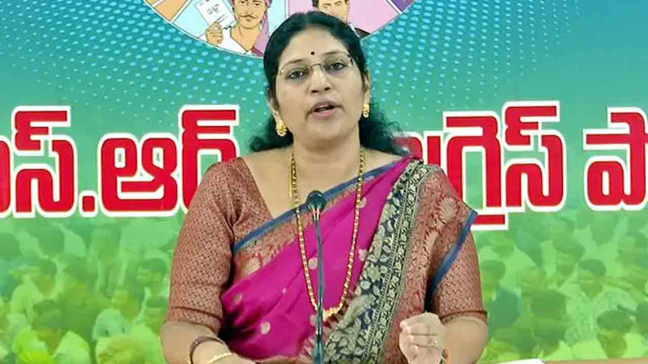 MLC Varadu Kalyani | నైతిక విలువల గురించి వాసిరెడ్డి పద్మ మాట్లాడడం సరికాదు : ఎమ్మెల్సీ వరదు కల్యాణి