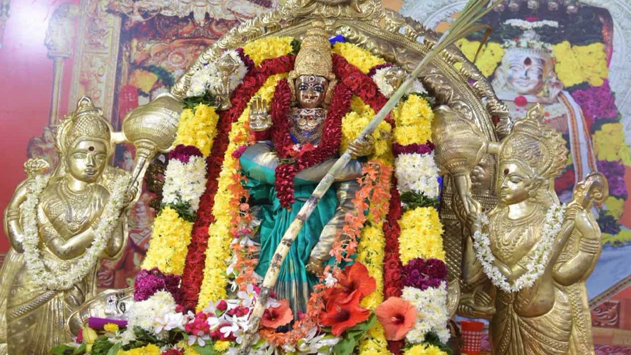 Vijayawada | లలితా త్రిపురసుందరీ దేవి అలంకారంలో విజయవాడ కనకదుర్గ.. భక్తులతో రద్దీగా ఇంద్రకీలాద్రి