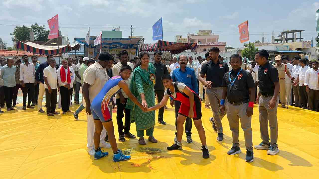 గెలుపోటములను సమానంగా స్వీకరించాలి