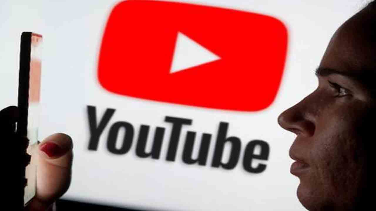 యూట్యూబర్లు బ్లాక్‌మెయిల్‌ చేశారు