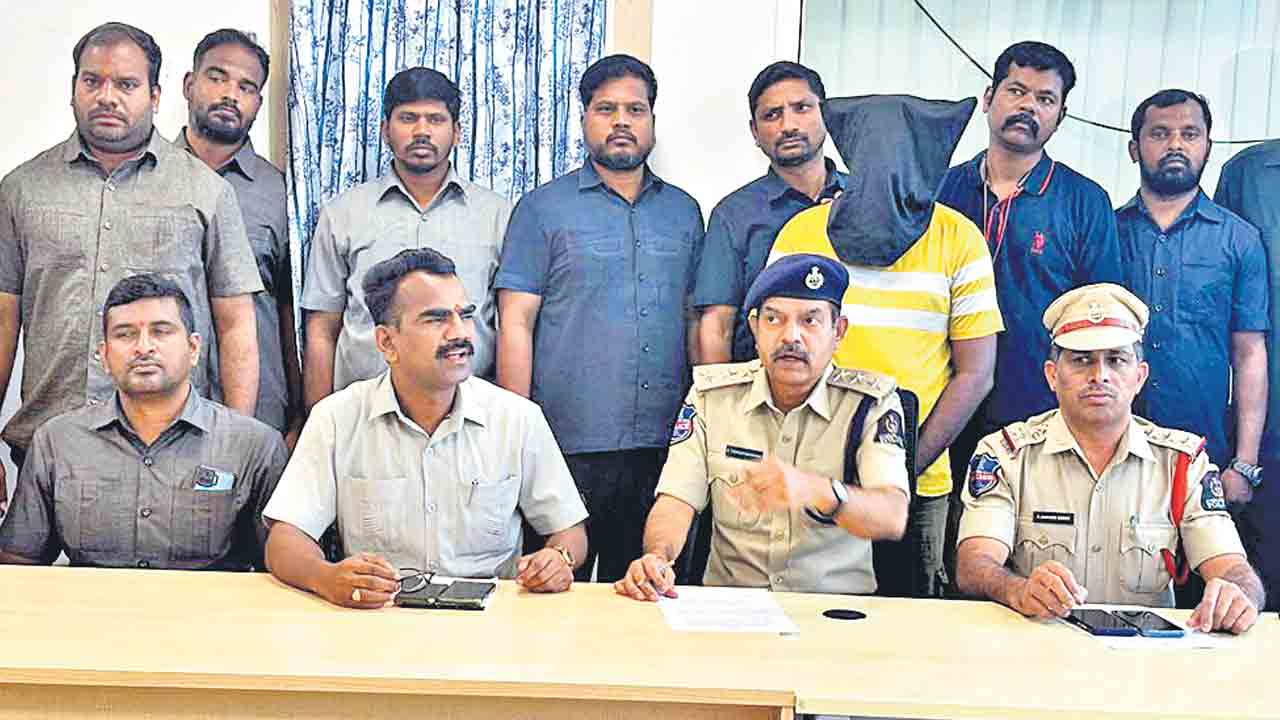 చిక్కిన చైన్‌స్నాచర్‌