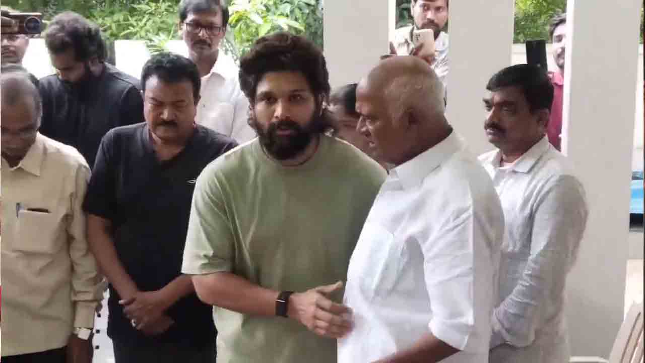 Rajendra Prasad | రాజేంద్ర ప్రసాద్‌ను పరామర్శించిన చిరంజీవి, అల్లు అర్జున్