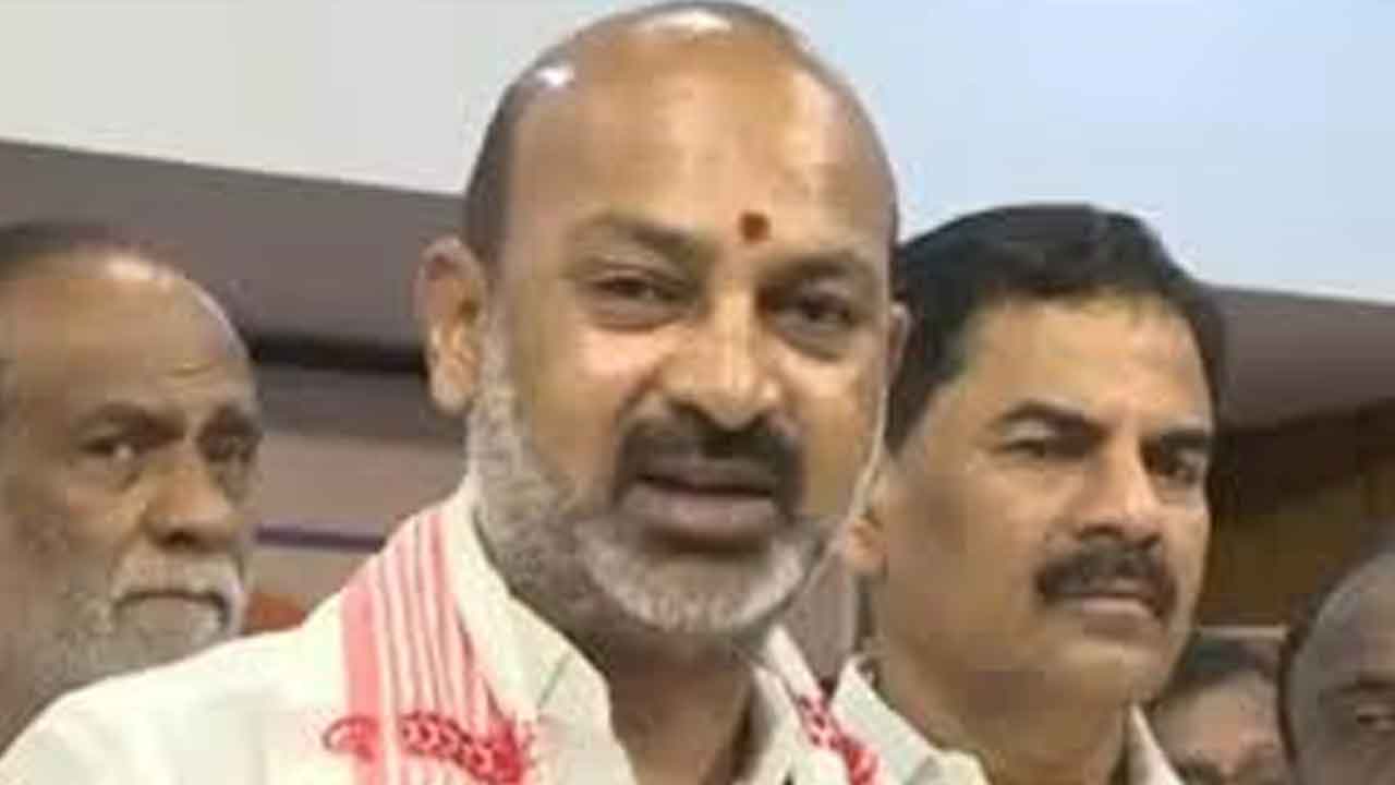 పేదల ఇండ్లను కూల్చితే ఊరుకోం