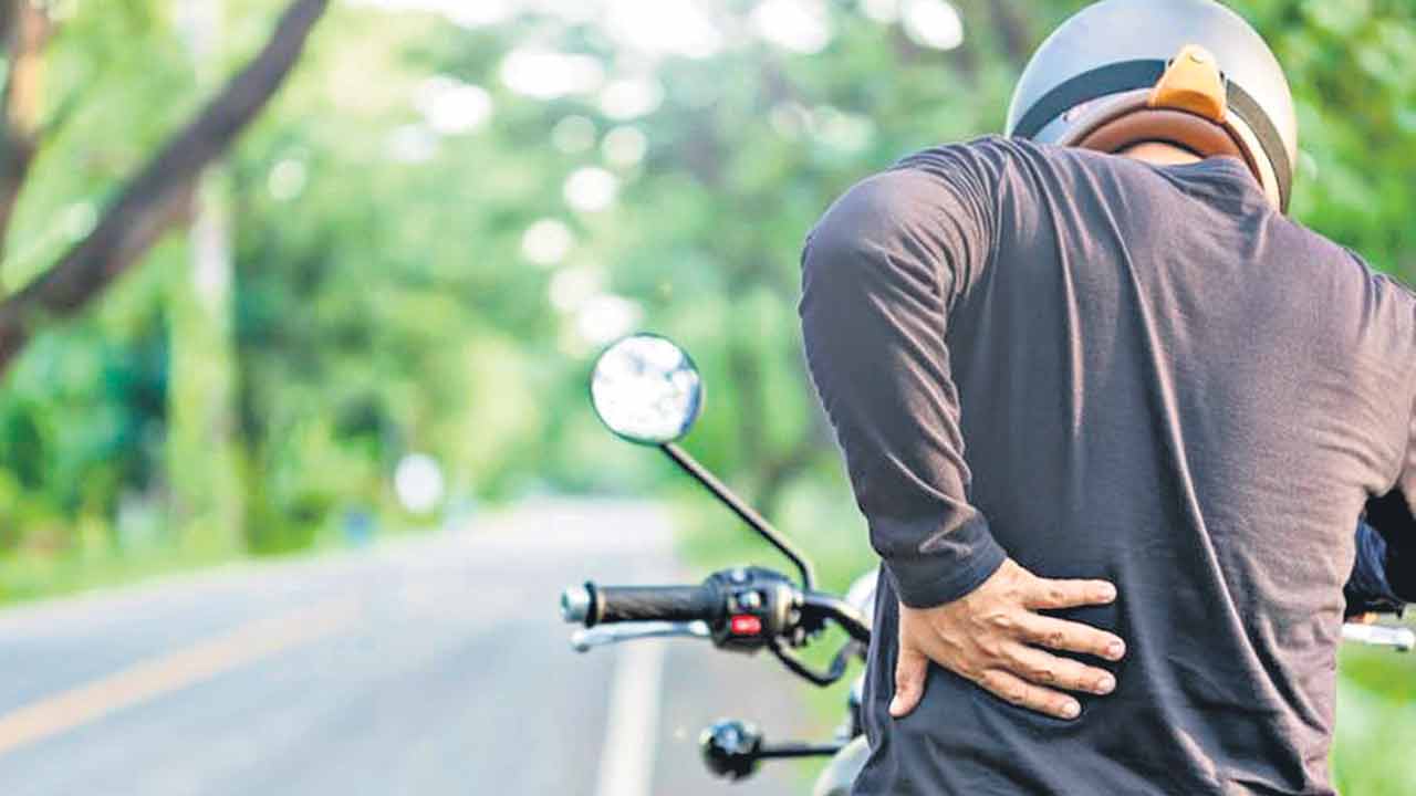 గుంతల్లో ప్రయాణమా.. జాగ్రత్త!