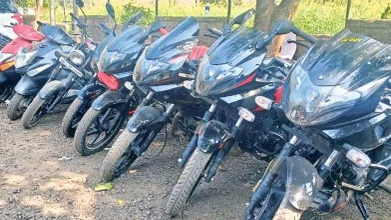 బైక్ దొంగతనాలు చేస్తున్న మాజీ హోంగార్డు అరెస్టు