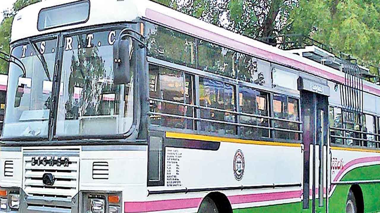 మహిళా సంఘాలకు ఆర్టీసీ అద్దె బస్సులు