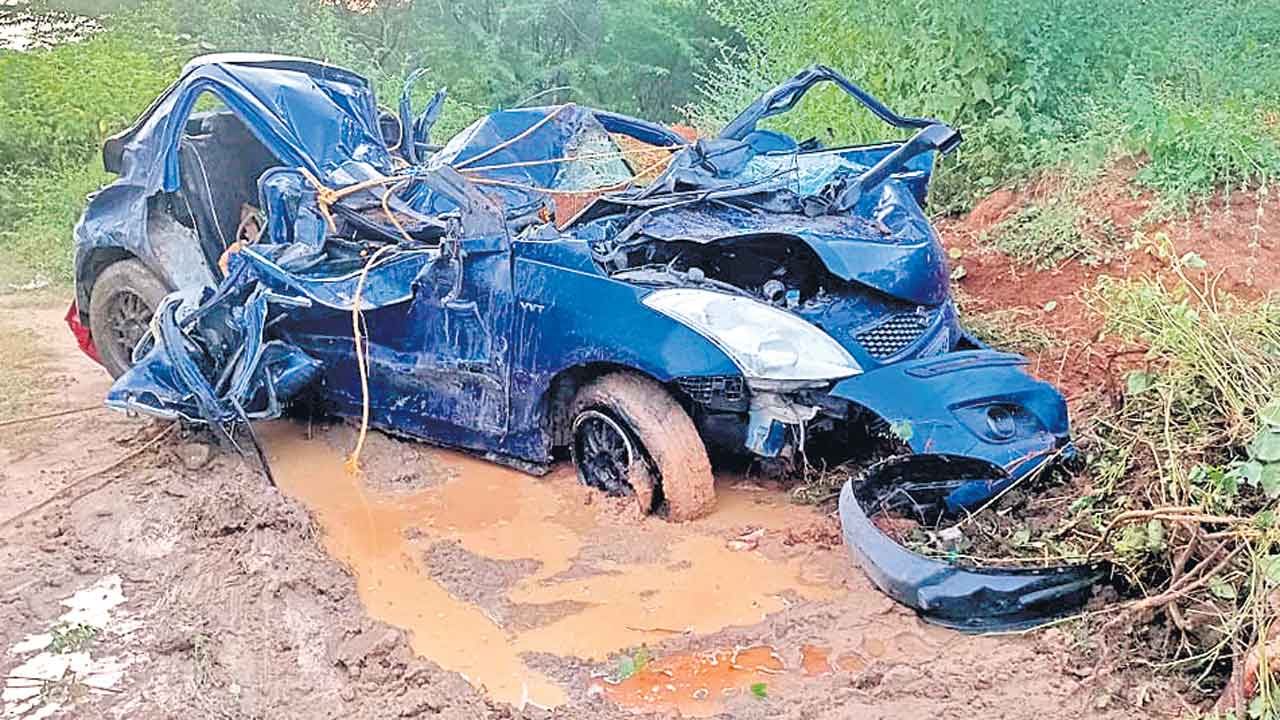 ప్రాణాలు తీసిన అతివేగం ఏడుగురు మృతి